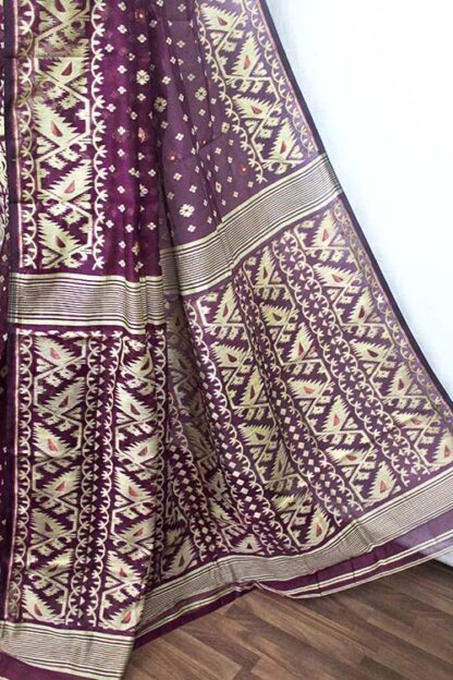 uncommon color combination saree