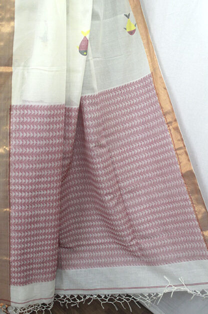 This is off-white color-based body with fish weaving jamdani motive body  with zari border saree. This cotton handloom saree pallu have red jamdani hand woven work makes you beautiful, attractive and they have a fantastic fall.