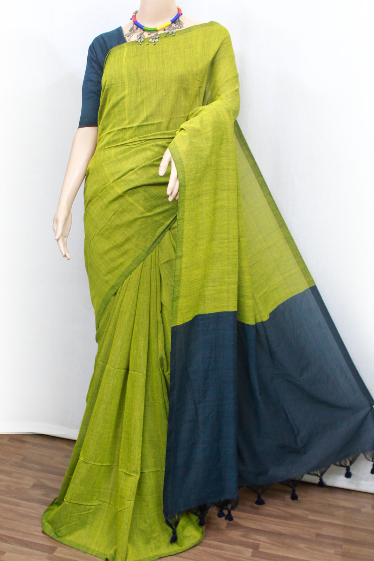 Mehendi Green and Navy Blue Cotton Saree with Contrast Blouse Piece(TC0387)